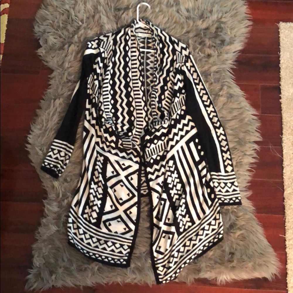 Black and white printed sweater